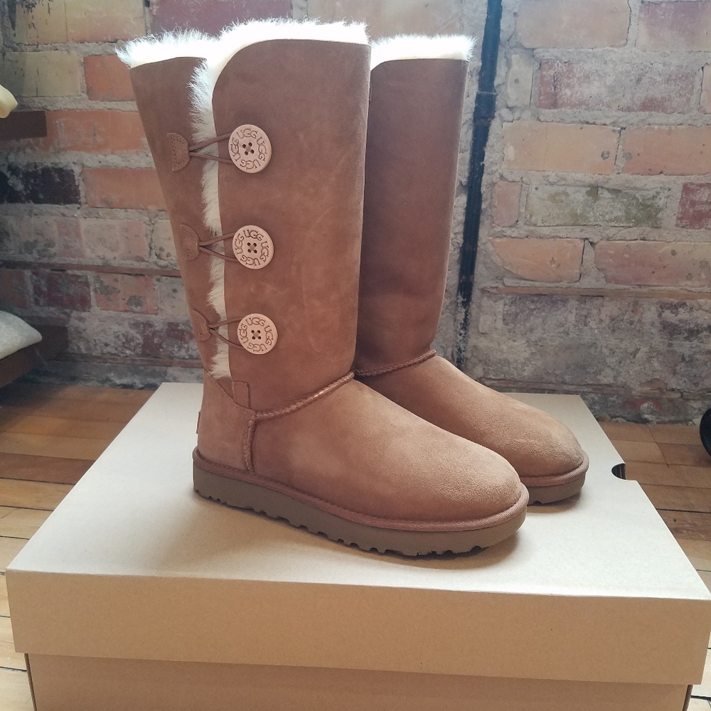 UGG Bailey Button Triplet II Chestnut Boot